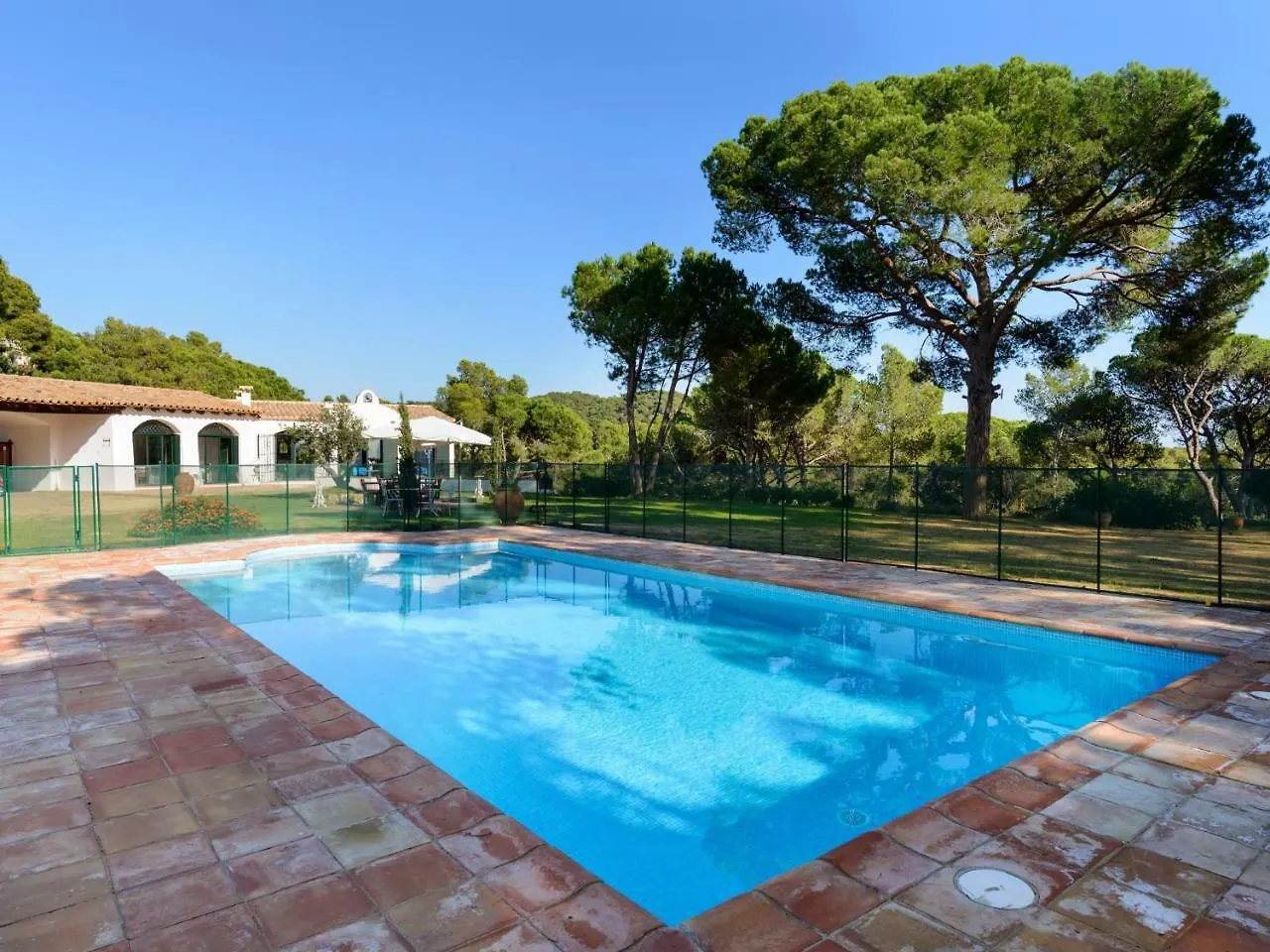 Madronos By Danlux Invest location